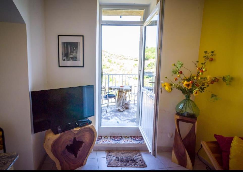 Le Brianyourhosthelper Apartment Minerve Exterior foto